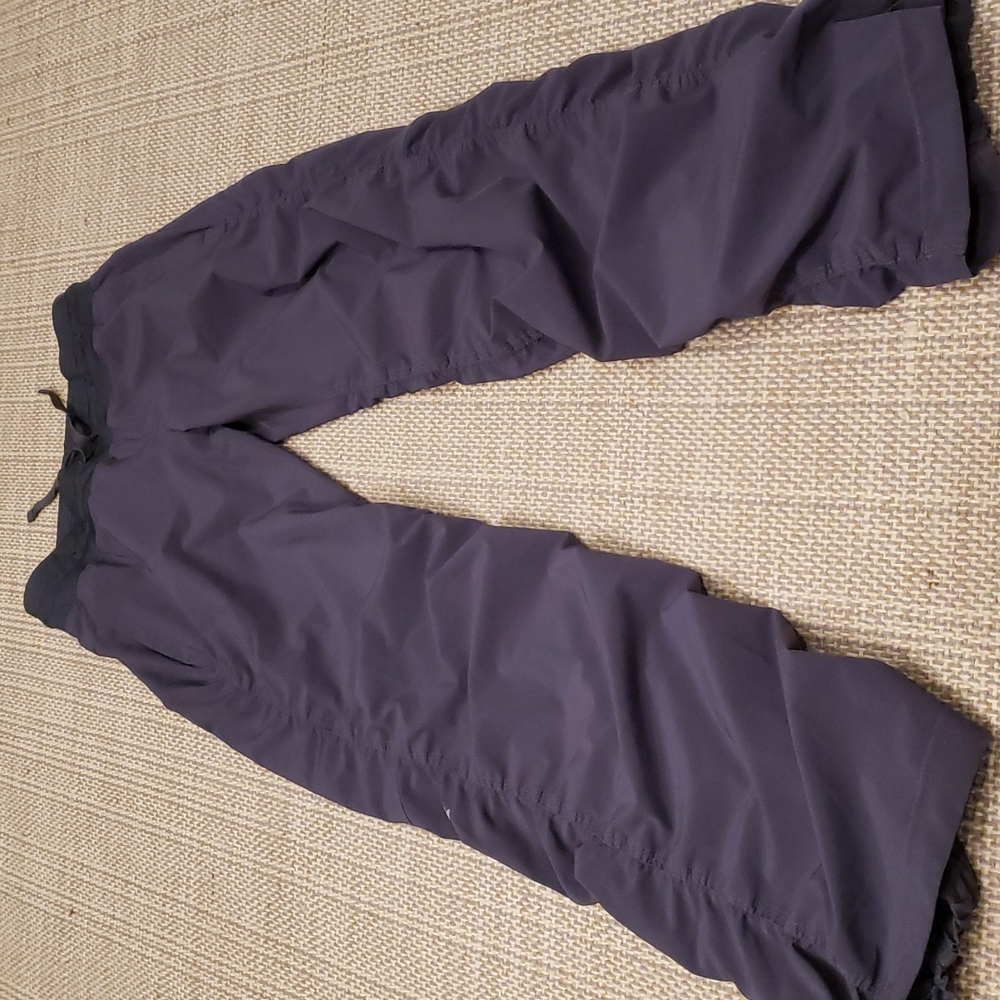 Under Armour Men's size Small, Dark Gray Pants.